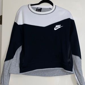 Women’s Nike color blocking sweatshirt